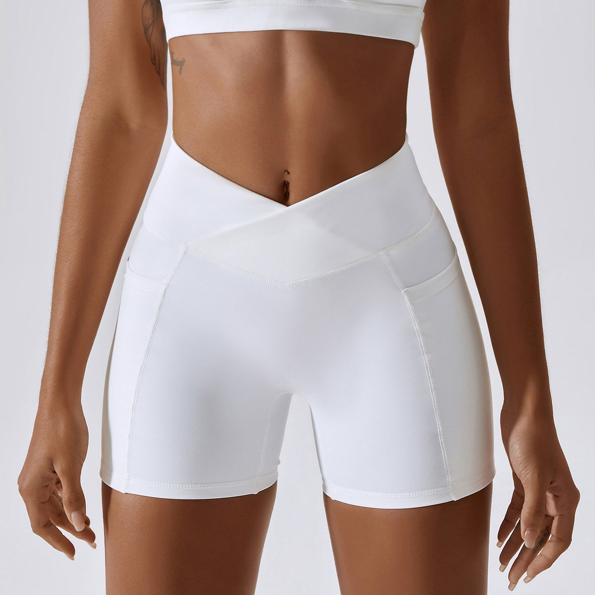 Shorts de corrida fitness com cintura cruzada